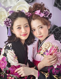 ３